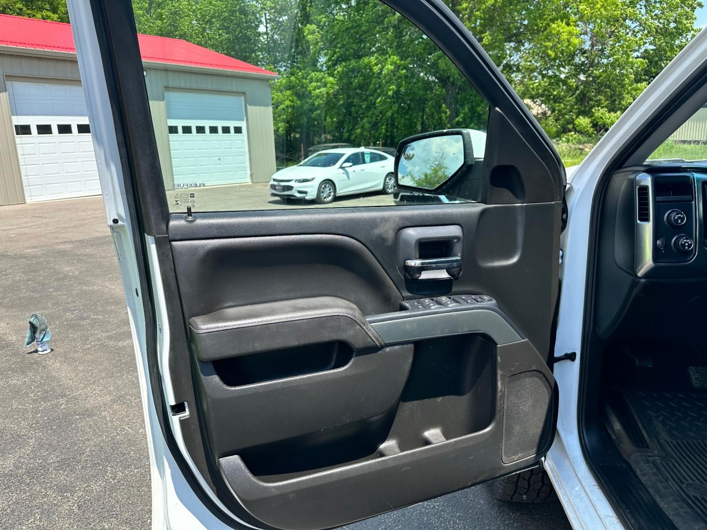 2017 White /Black Chevrolet Silverado 1500 LT (1GCVKREH5HZ) with an 4.3L V6 OHV 12V engine, 6-Speed Automatic transmission, located at 11115 Chardon Rd. , Chardon, OH, 44024, (440) 214-9705, 41.580246, -81.241943 - Photo#19